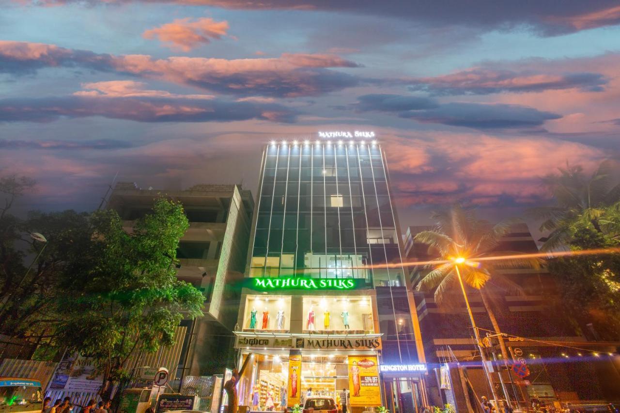 Kingston Hotel Bangalore Buitenkant foto