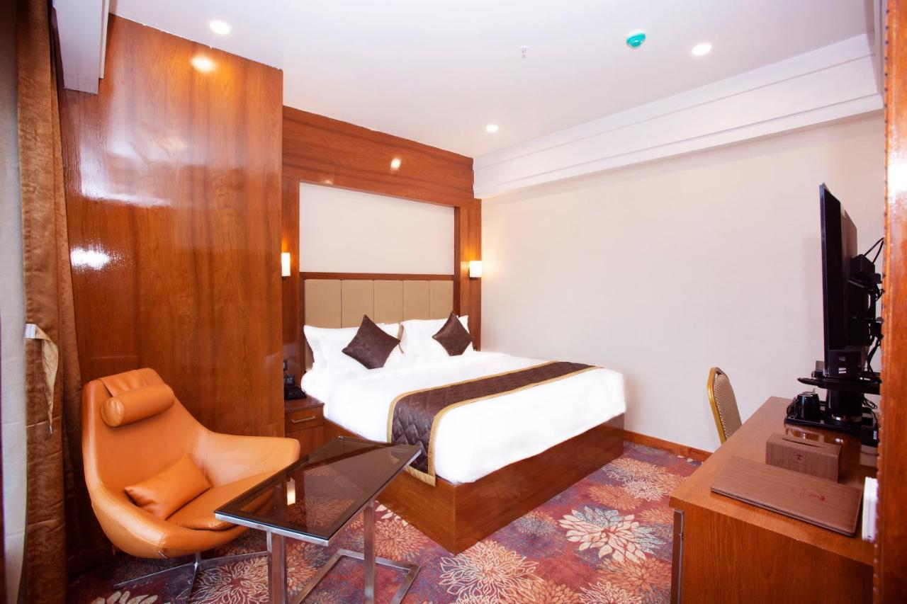 Kingston Hotel Bangalore Buitenkant foto