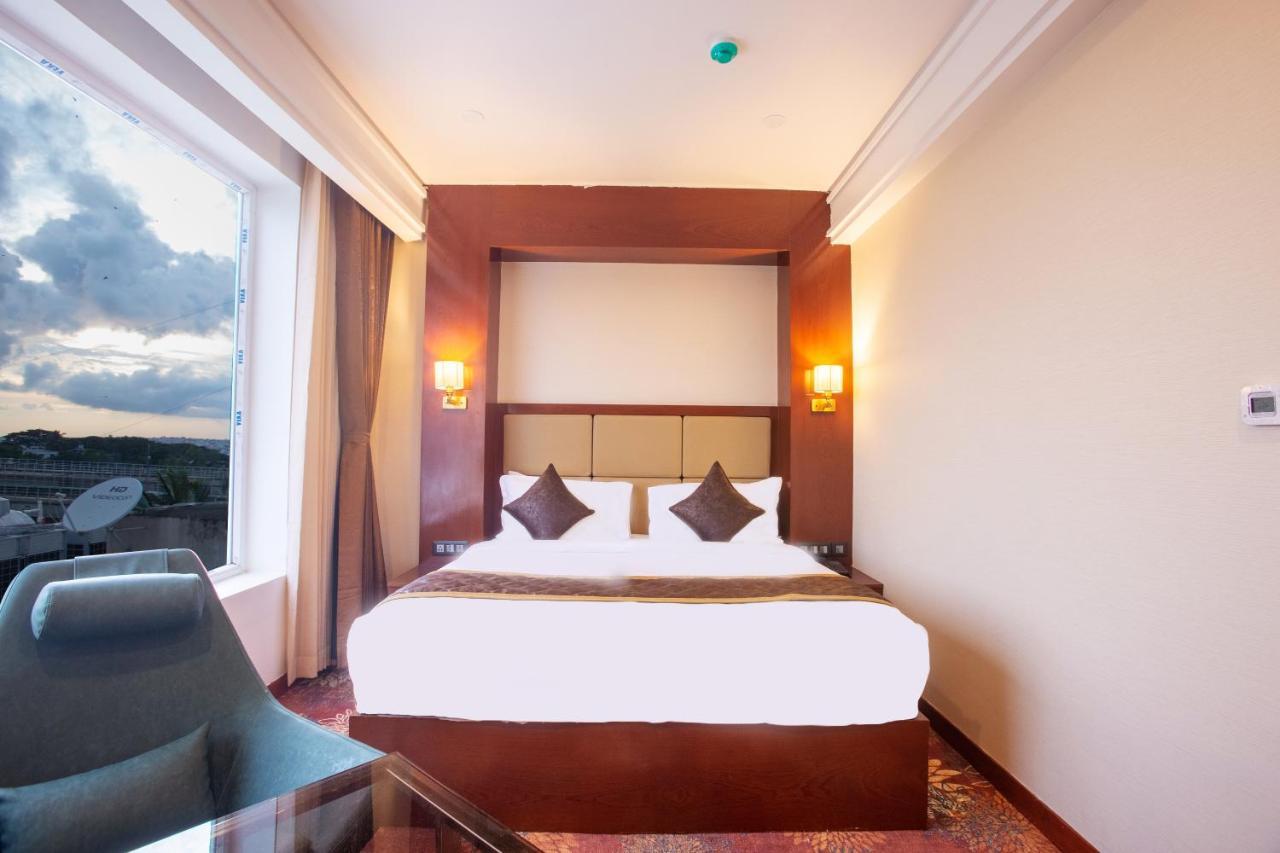 Kingston Hotel Bangalore Buitenkant foto