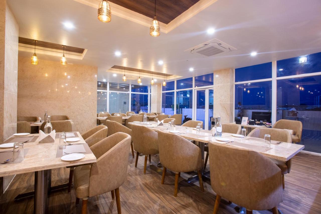 Kingston Hotel Bangalore Buitenkant foto