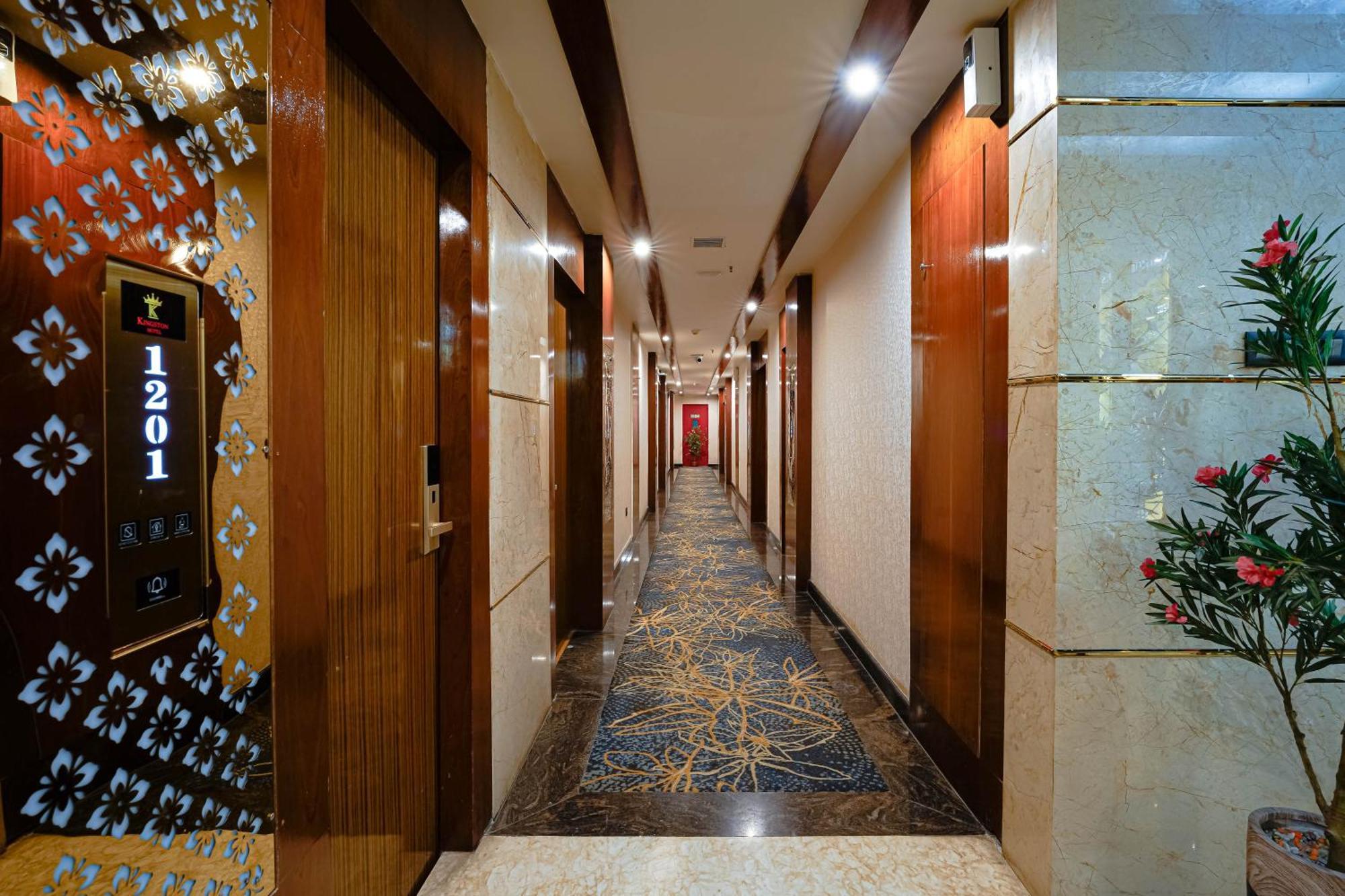 Kingston Hotel Bangalore Buitenkant foto