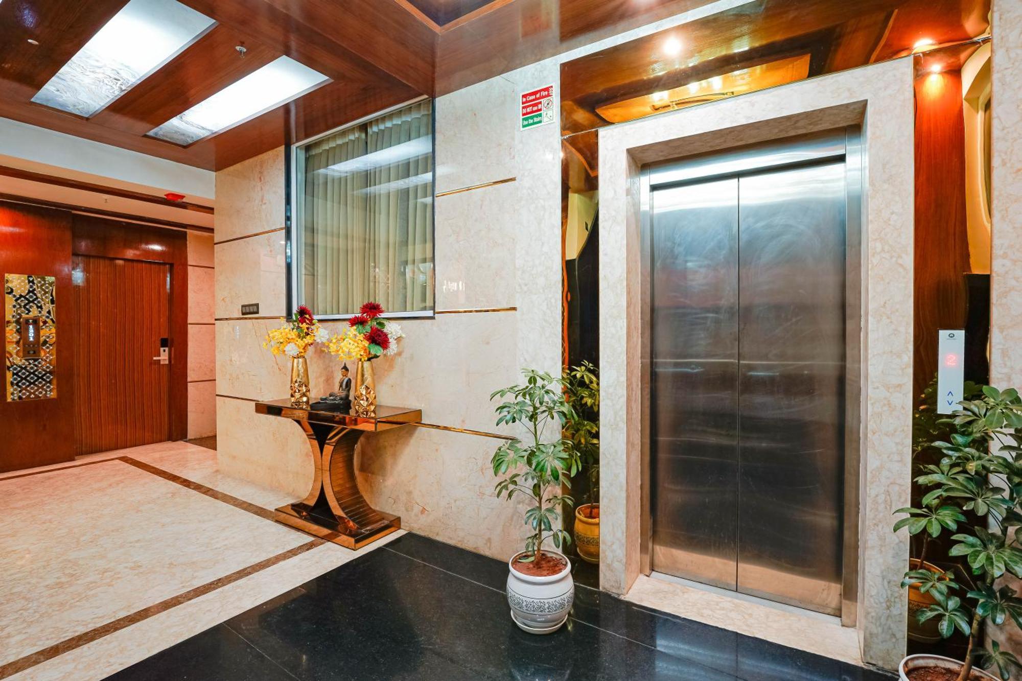 Kingston Hotel Bangalore Buitenkant foto