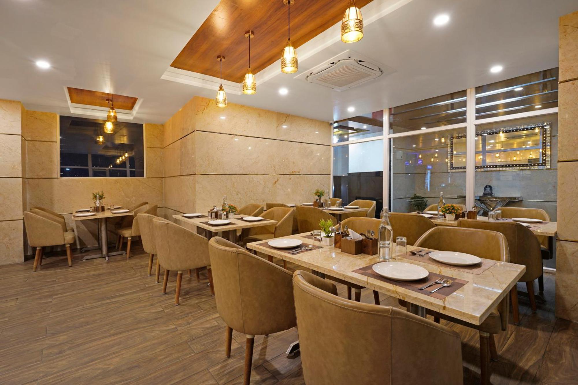 Kingston Hotel Bangalore Buitenkant foto