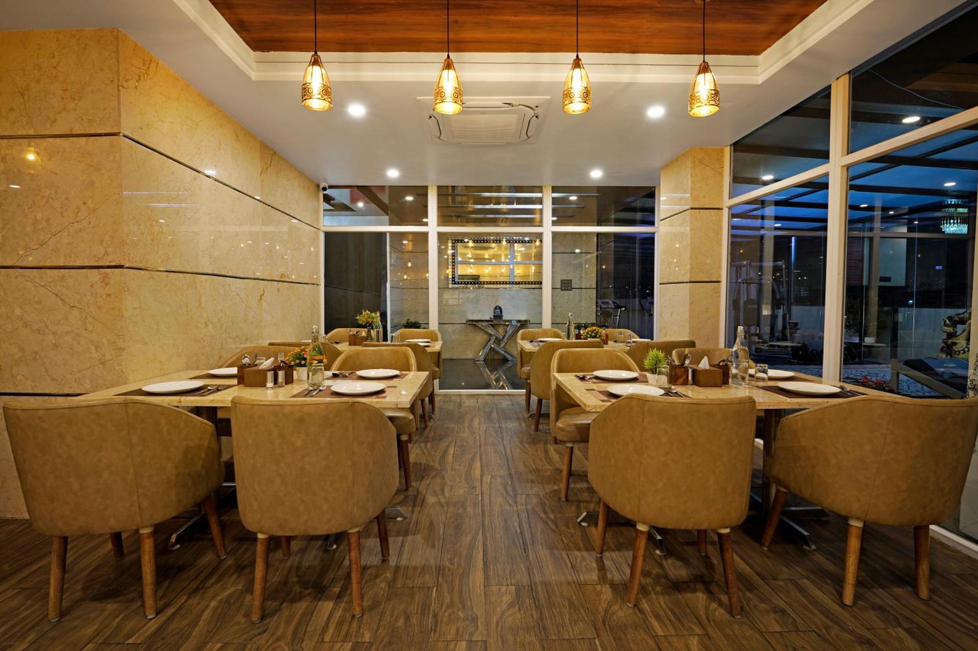 Kingston Hotel Bangalore Buitenkant foto